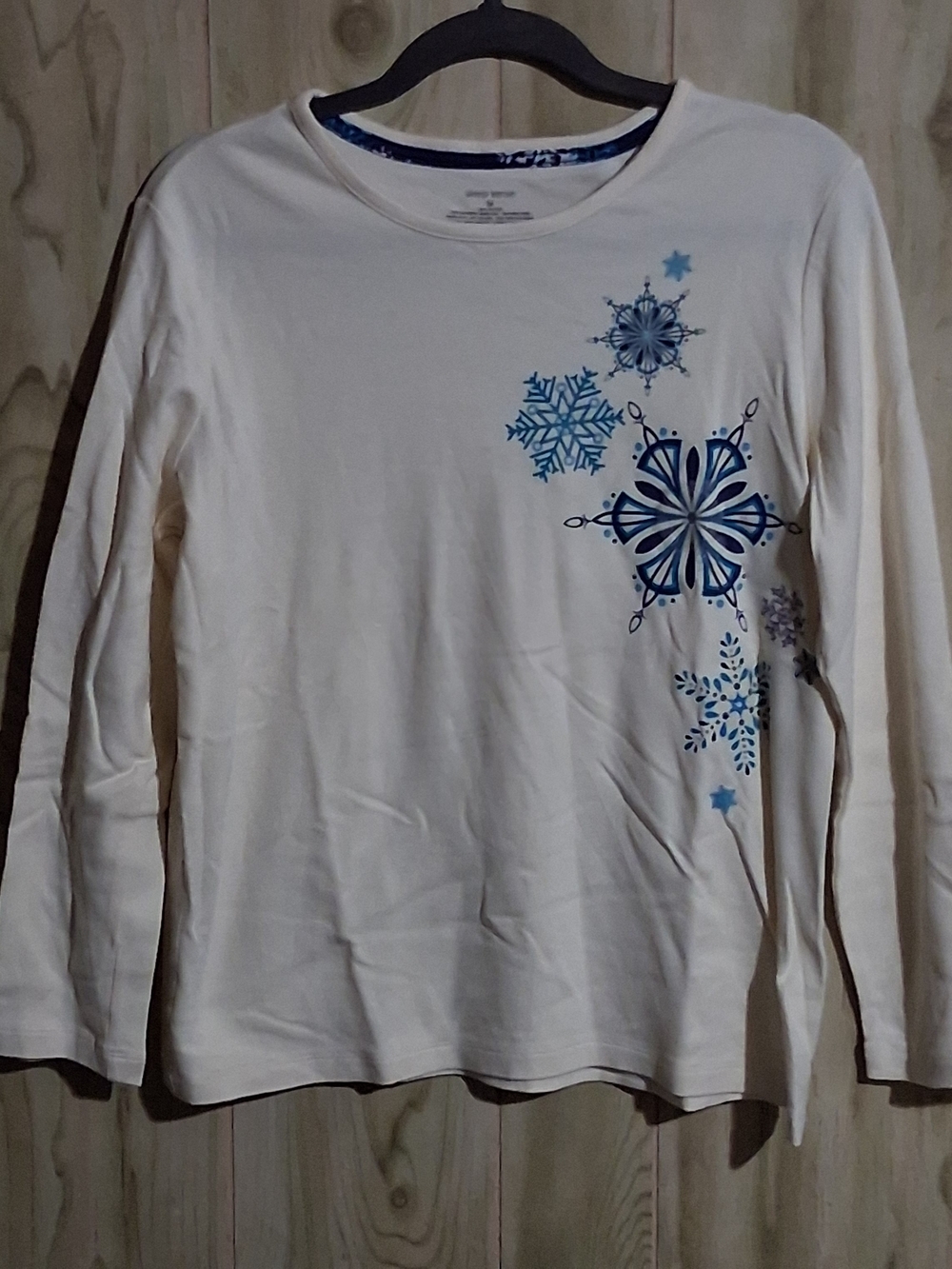Women’s Cream Long-Sleeve Tee with Blue Snowflake Motif Size M